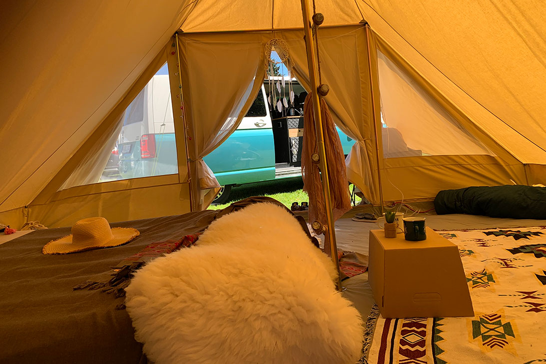 A tent in the room

Description automatically generated